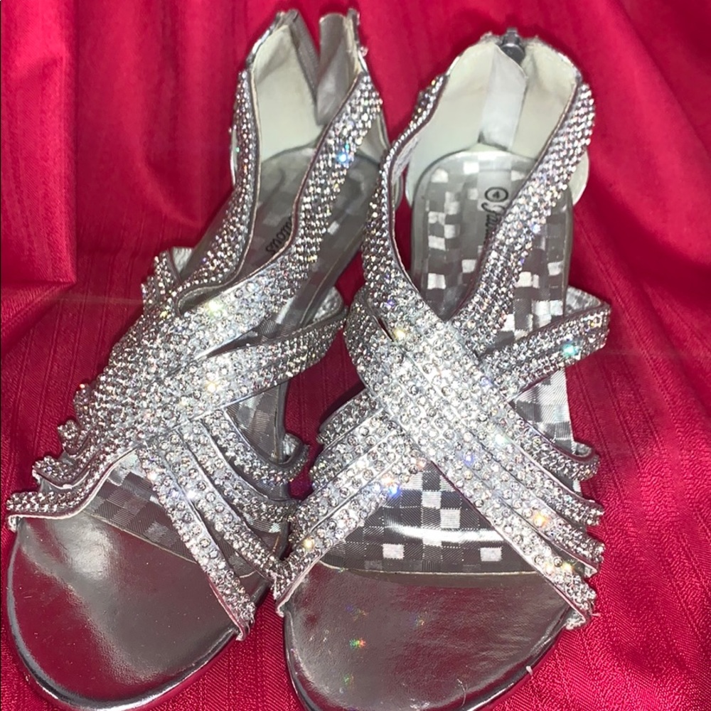 heels - Picture 2 of 5
